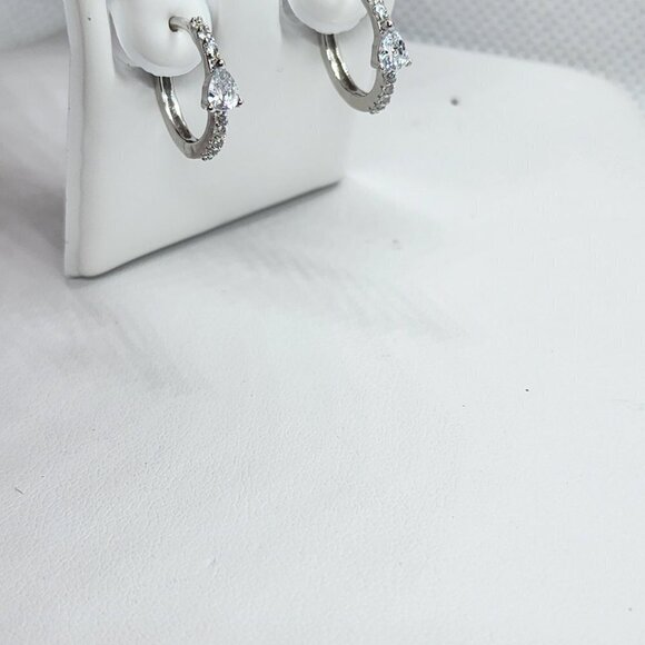 Brand New   Sterling Silver 925 Triangle design Earrings - Picture 2 of 4